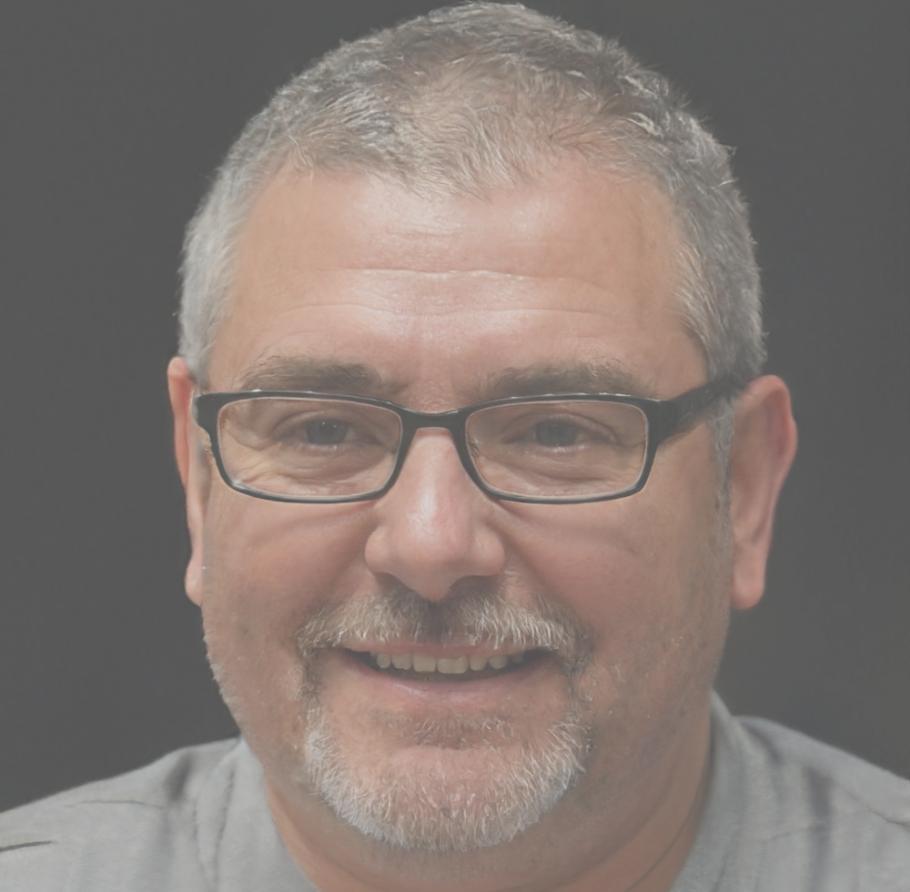 Retrato profesional de Alejandro Mendizábal, especialista en planificación financiera personal